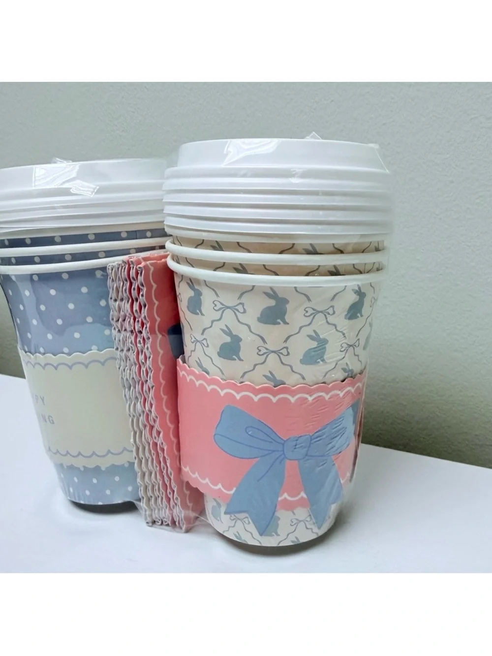 New! Bunnies and Polka Dots 8 ct Disposable Paper Cups with Lids, 14 oz